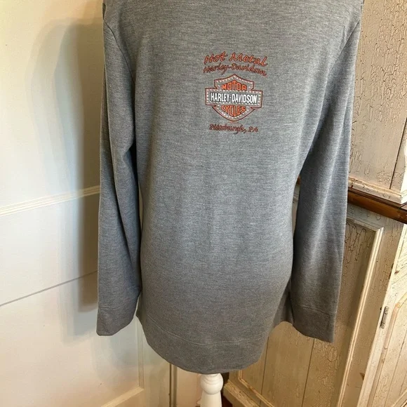 Harley-Davidson Gray and Orange Sweatshirt. - Picture 4 of 13